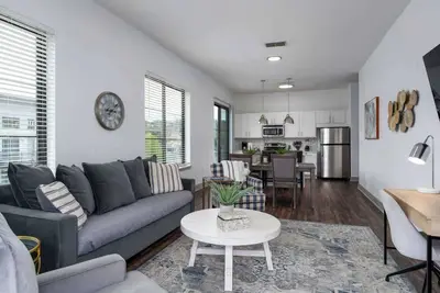 Image de Downtown Birmingham: Modern Apartment with Balcony!