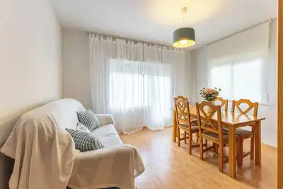 Appartement 'La Serradilla' avec vue sur la montagne, terrasse privée et climatisation