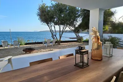Image de Villa \"Beachfront\" avec vue sur la mer, Wi-Fi et climatisation