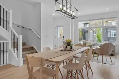 Image de 12 Guests | 2 King Beds | Ping Pong| 6 Br| Garage