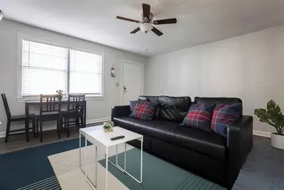 Image de Charming 3br House w/ Historic Flair by CozySuites