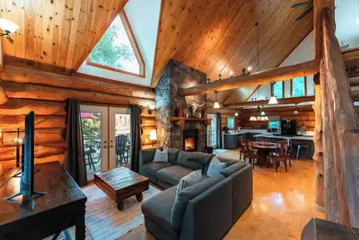 Image de Lux Log Home | Lake | Dock | Sauna | Pet | Hammock