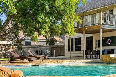 Image de Neon Cowboy House With Private Pool