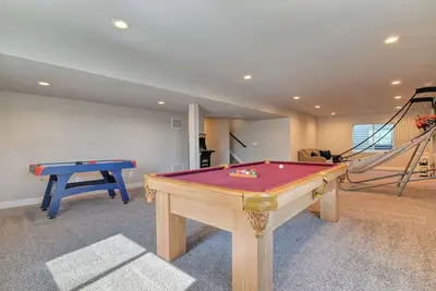 Image de GameRoom/3CarGarage/PoolTable/AirHockey/NearAirport/NearBase