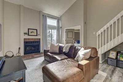 Image de Charming Loft w/ Fireplace – Minutes from Denver & Mountain Adventures