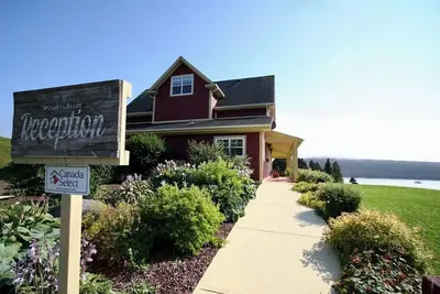 Image de Oceanfront Cottage in quiet Newfoundland town 30 minutes from St Jonh's.