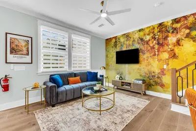 Image de The Kenneth Manor: Back Unit