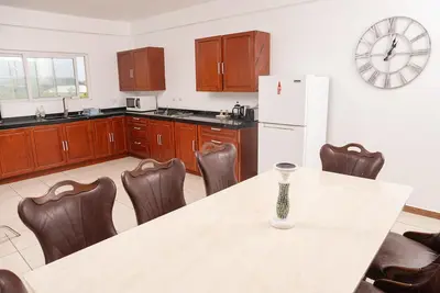 Image de Spacious ideal 3-bedroom Condo in amazing Falmouth Harbour with Pool, Wi Fi, Ac