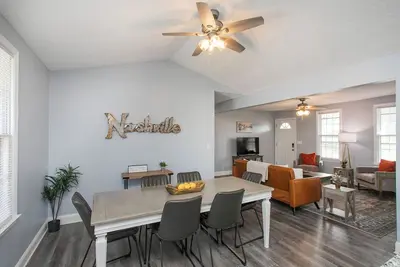 Image de Spacious 4 Br/3 Ba with Game Room