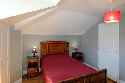 Image de Chambre paisible avec salle d'eau attenante