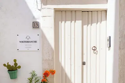 Image de Tipico Bilocale Ristrutturato, nel Centro Storico, Zona con Servizi e Parcheggi