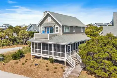 Image de Ocean Front Sleeps 6 Steps to Beach Renovated to New 5 Star Home Bhi Club