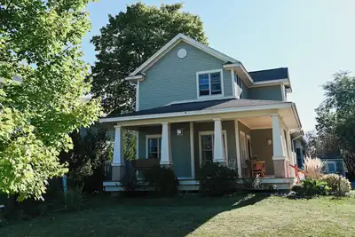 Image de Nonna's-3 bedrooms, covered porch, private yard, walk everywhere in Leland