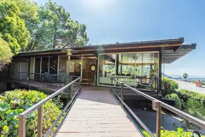 Image de Mid-Century Modern over a Creek with Sf Bay Views
