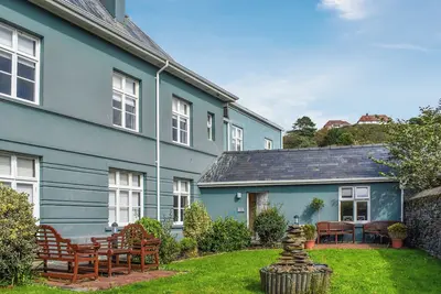 Image de Great ground floor apartment in the heart of Aberystwyth with shared hot tub.