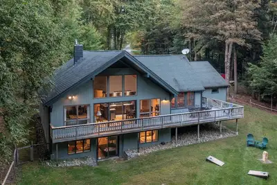 Image de Central location, gorgeous private deck!