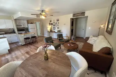 Image de Mountain Oasis Nestled In The Pines. Hot Tub. Trails-Pickleball-Theatre Room