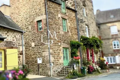 Image de Charmant Gite De Deux Chambres Sur Le Port De Dinan. Amis Des Animaux!