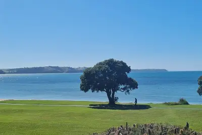 Image de Waterfront Charm - Snells Beach Holiday Home