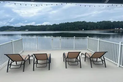 Image de Bama Lakeside Oasis - Lake Tusca. waterfront 3-Br house, 10 miles- Ua Stadium