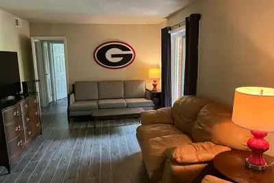 Image de Walk to Uga: 2-bedroom condo in fabulous Athens