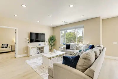 Image de Mtn-View Gem w\/ Private Yard: Luxe Beaumont Home