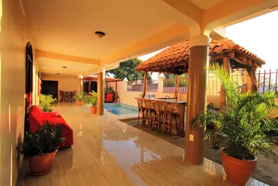 Image de Spacious 5-bedroom house in vibrant San Juan del Sur; WiFi, Ac, Pool, Sports bar