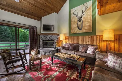 Image de Amazing Location, Steps Away from Magic Carpet to Main Lodge.