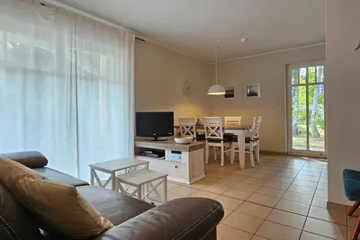 Image de Vacation apartment D10 - \"Achter Seestern\" - 3-room apartment near the beach with balcony and