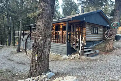 Image de Under New Management Hideout in the Mountains with Hot Tub
