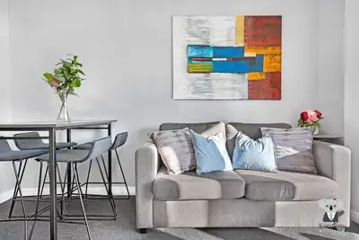 Image de Bright Central 2-Bedroom Apartment with City Views