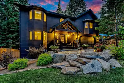 Image de Modern Mountain Luxury Retreat: Hot Tub & Grill