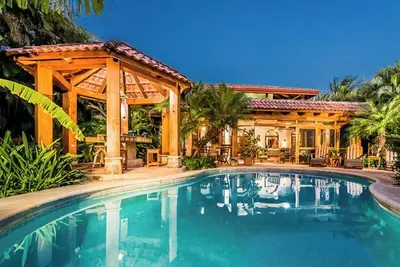 Image de Newly renovated! Spacious 5-bedroom house with pool, steps to Junquillal beach