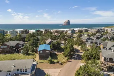 Image de Makena's Haven-4 bed, game room, hot tub, steps to beach. Dog Ok.