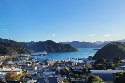 Image de The Best Harbour Views in Sunny Peaceful Location