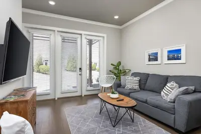 Image de Modern Condo w/ Mountain Views, 2 Private Decks!