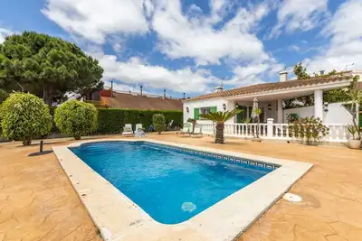 Image de Belle maison de vacances privée avec climatisation, Wifi, piscine privée, Tv, patio, animaux admis