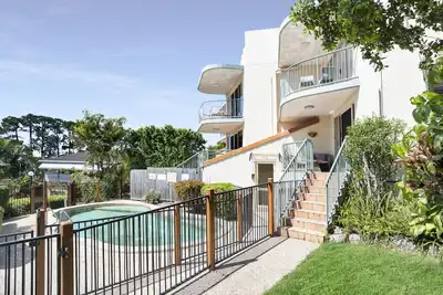 Image de Highwater Haven - Ocean View Apartment! 300m to Beach. Pet Friendly