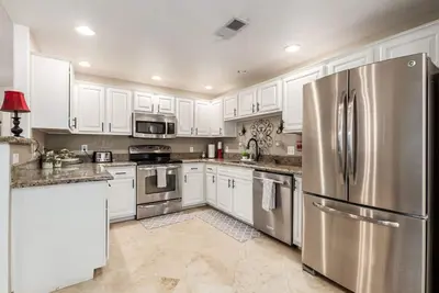 Image de Villages Poolside Condo Sleeps 6