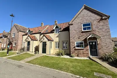 Image de Stunning Coastal Cottage - Sleeping 5 in 2 Bedrooms - Pool and Beach Access Included.