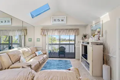 Image de 3rd floor condo with Marsh view + Free Attraction Tickets!