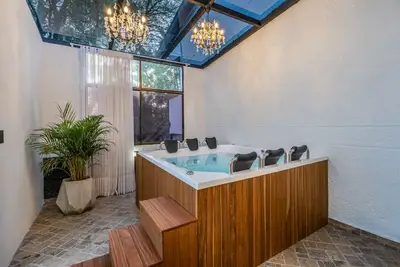Image de Stunning 4br House Near Provence, Private Jacuzzi