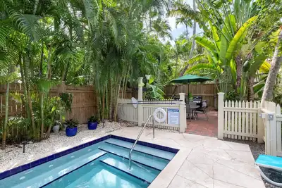 Image de Poolside Hide-Away @ Palm Gardens offered by Rent Key West Vacations
