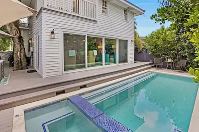 Image de **Southern Star @ The Meadows** Private Home & Pool + Last Key Services. . .