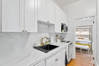 Image de Comfy Victorian 2b/2Ba, Heart of City w/Parking