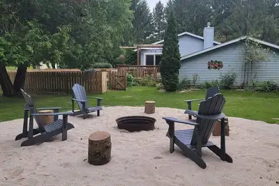 Image de Charming 3-bedroom dog friendly home on 5 acres in Two Rivers.