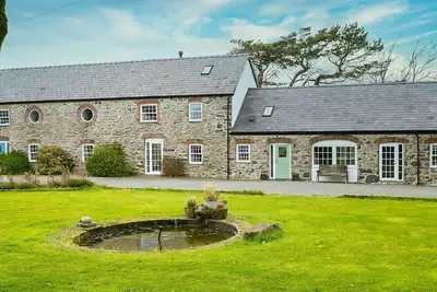 Image de The Stables - with hot tub sleeps 8 guests in 3 bedrooms