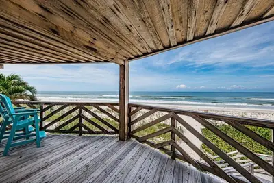 Image de Tropical Beachfront Stunning spacious Suite On The Beach