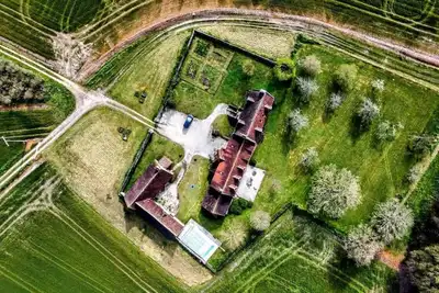 Image de Gite et jacuzzi, sauna, piscine chauffée et billard