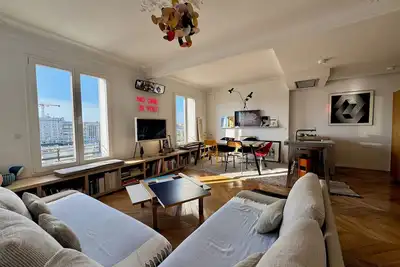 Image de Luxueux appartement parisien rénové avec vue époustouflante sur Montmartre